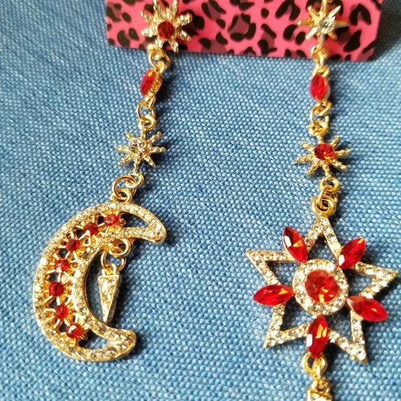 Betsey Johnson Moon & Star Earrings - NWT - Picture 6 of 6